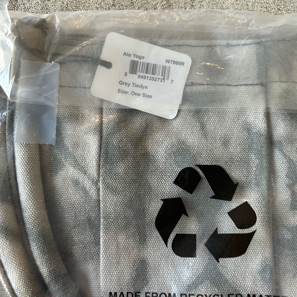 NWT ALO YOGA Shopper Tote in Grey Tie Dye. One Size - Picture 7 of 9